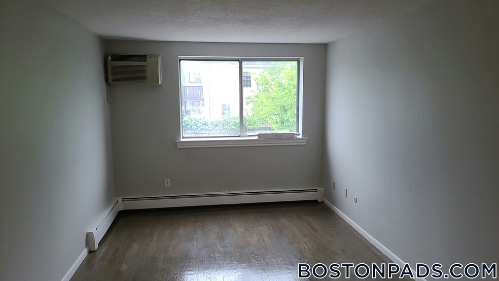 Building Photo - 14 Murdock St