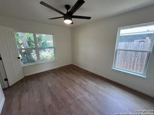Building Photo - Charming 3-Bedroom Home in Wilshire Neighb...