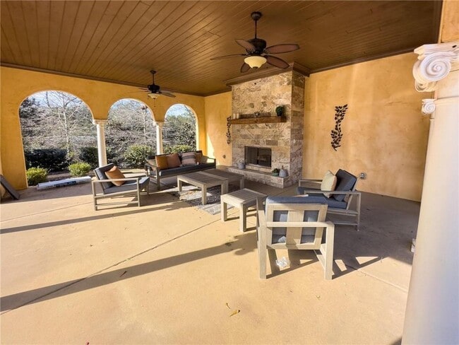 Building Photo - 110 Via Roma