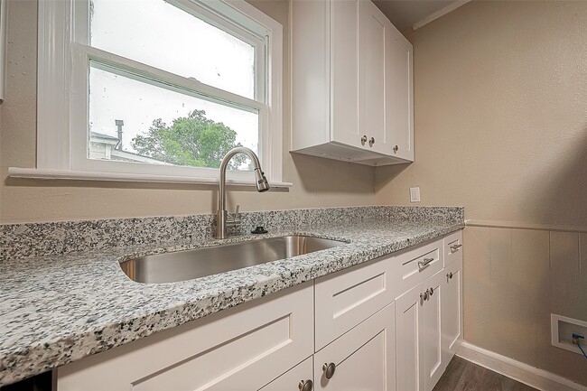 Building Photo - 4 Jennische St