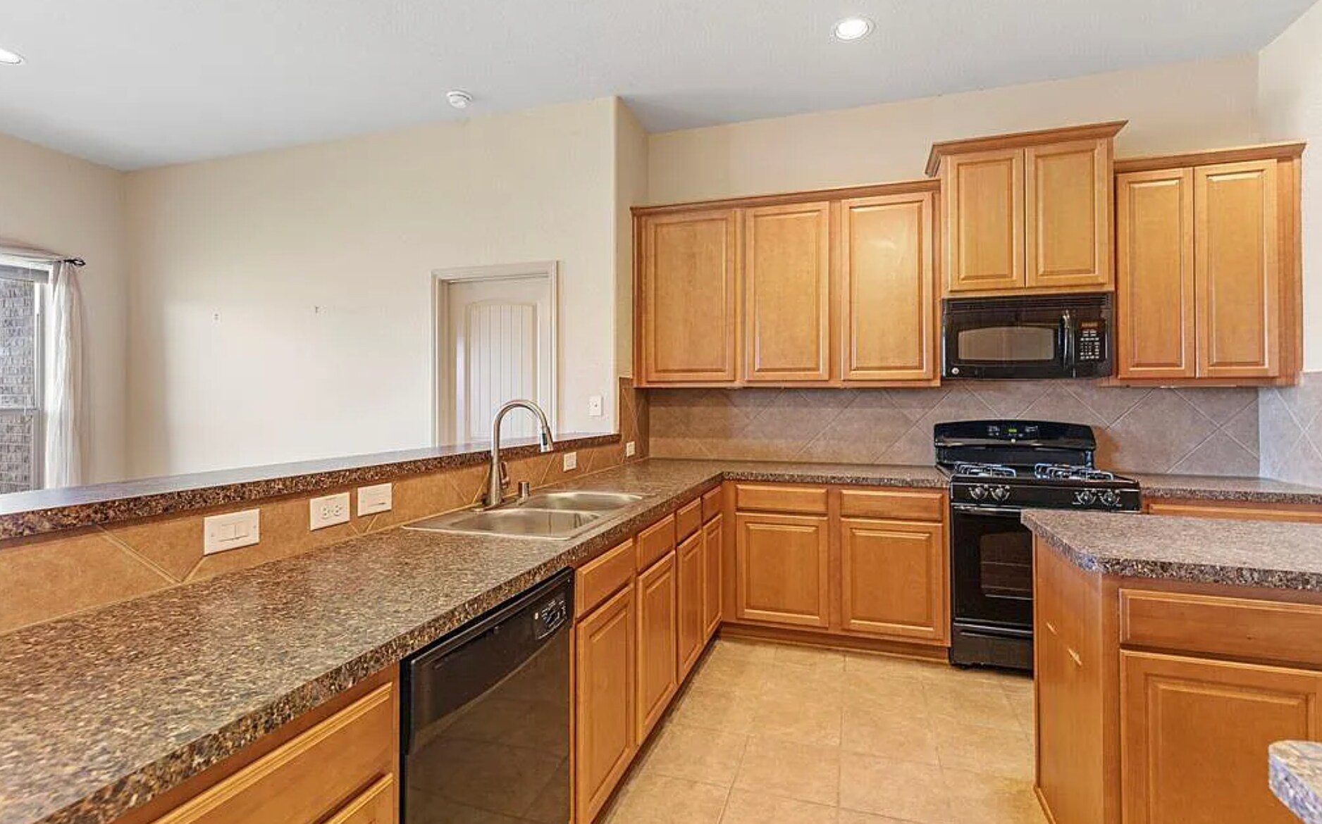 Kitchen - 22539 Stillwater Valley Ln