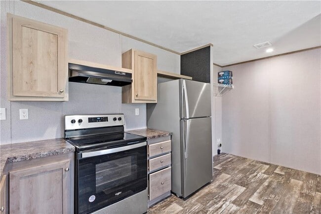 Building Photo - 3933 Graham Rd N