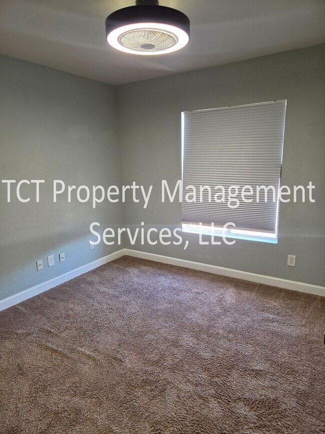 Building Photo - Nice corner Home in Tempe