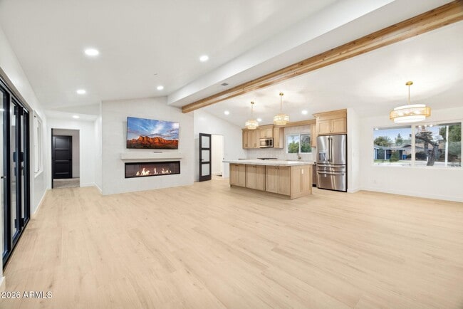 Building Photo - 1216 W Rovey Ave