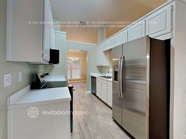 Building Photo - 2825 Maple Vista Ln SW