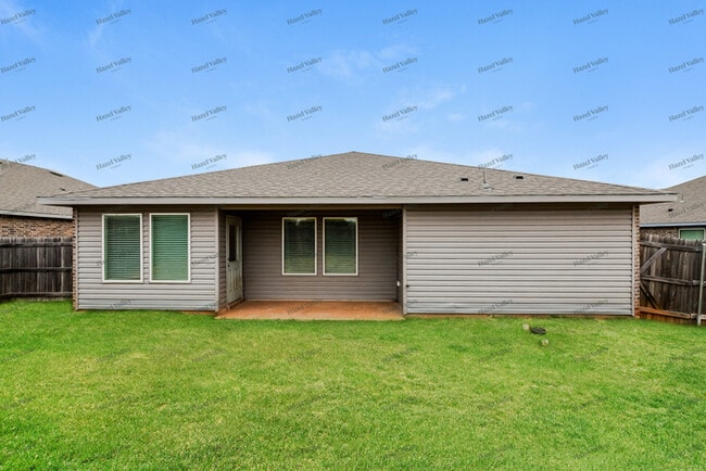 Building Photo - 2405 Iris Ct