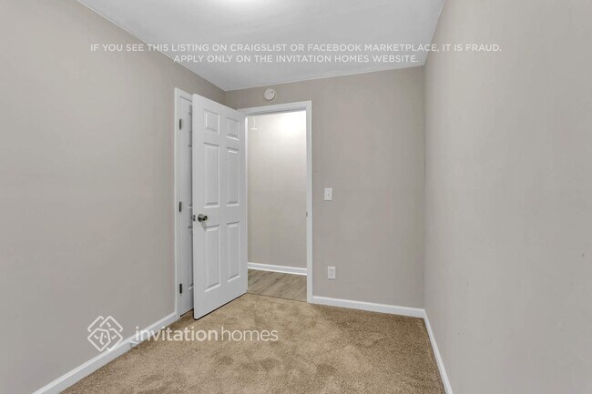 Building Photo - 353 Simca St SE