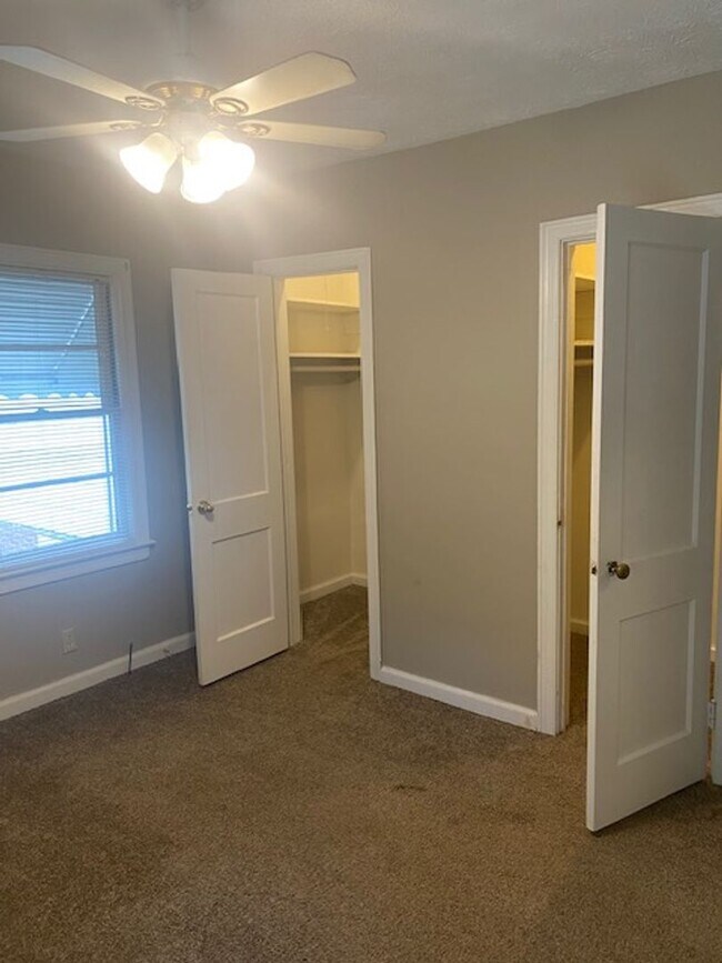 Building Photo - Quiet and Cozy Living in Columbus