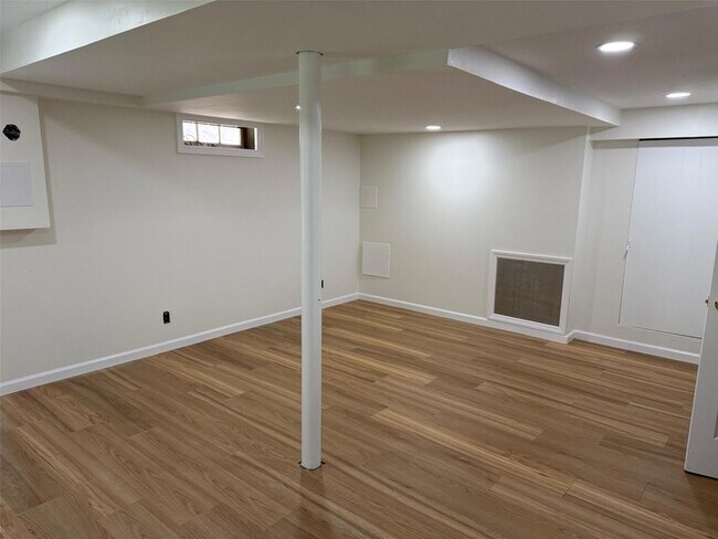 Building Photo - 135 Worthington Rd