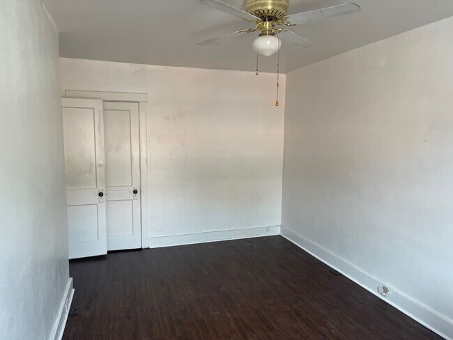 Building Photo - 2328 Murray Ave