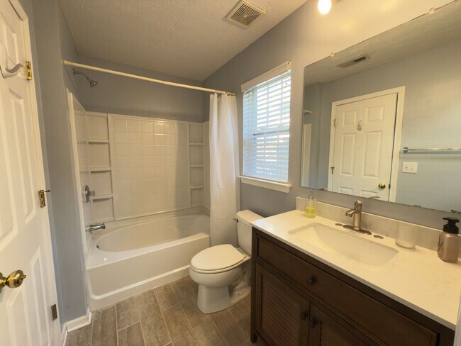 Building Photo - Charming 3/2 in Dallas, GA