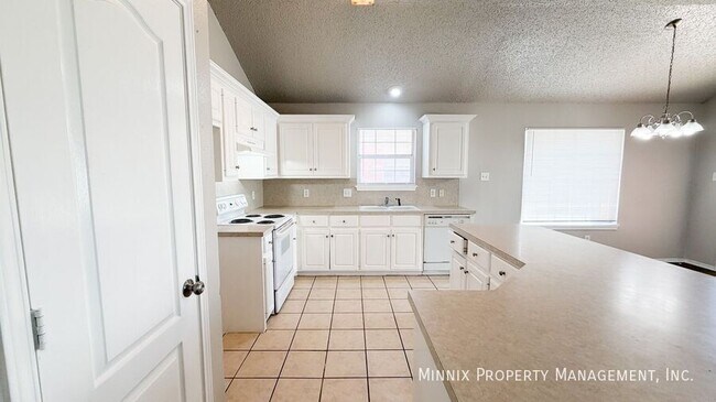 Building Photo - 9702 Ave. U-B