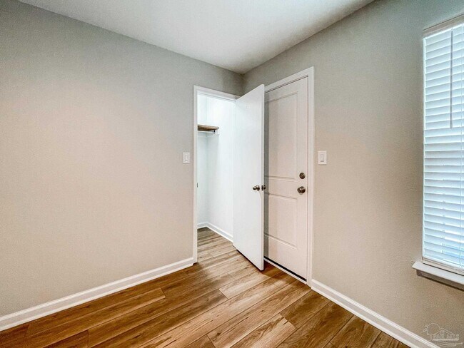 Building Photo - 2106 Schwab Ct