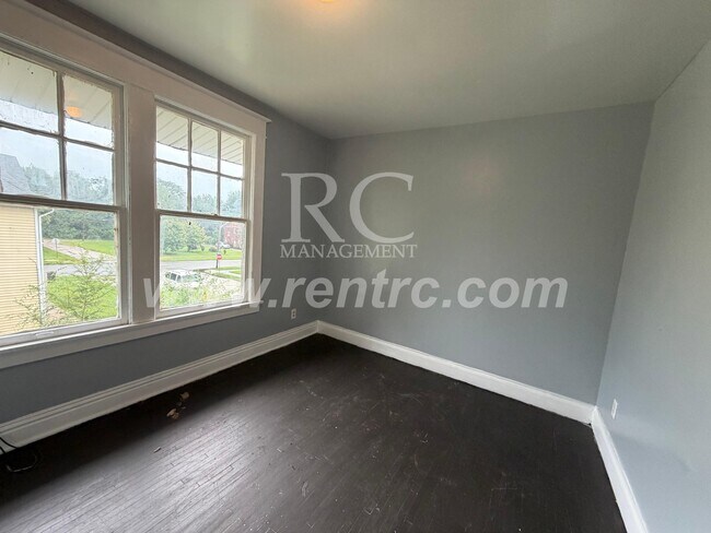 Building Photo - 107-4 Davis-