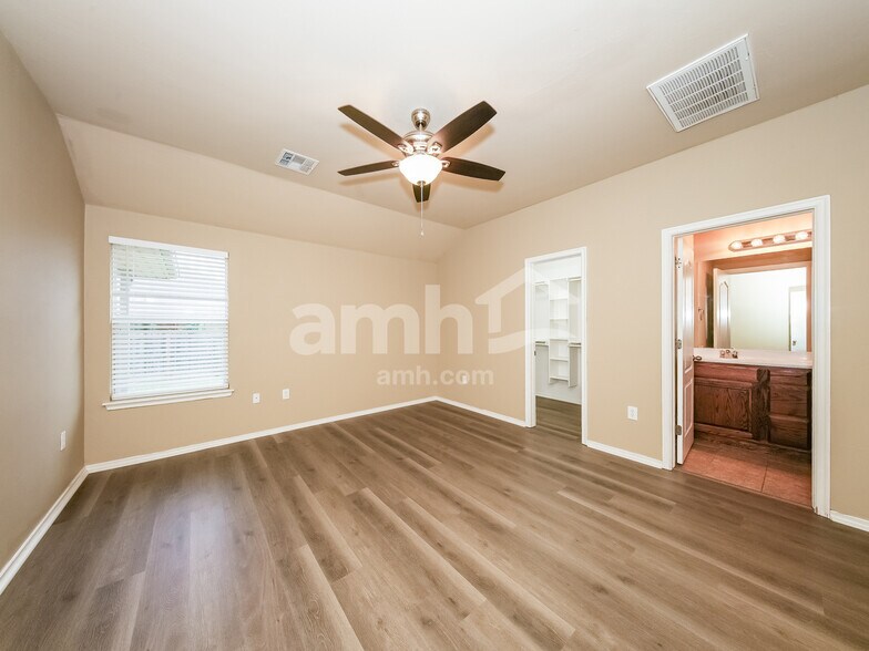 Building Photo - 613 E Juniper Ln