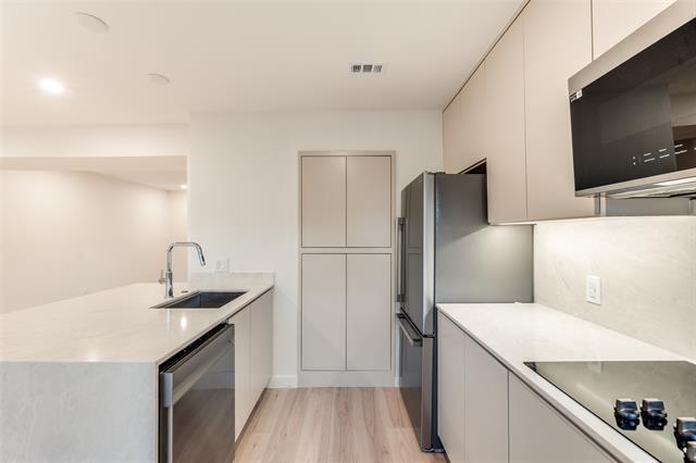 Building Photo - 6367 Oriole Dr