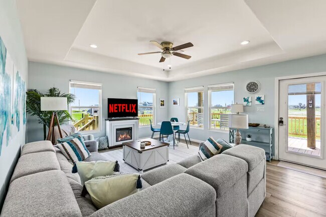 Building Photo - 1062 Cedar Ln