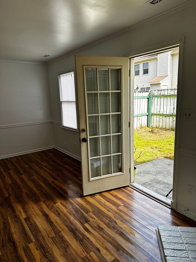 Building Photo - Cozy townhome in Grafton section of York C...