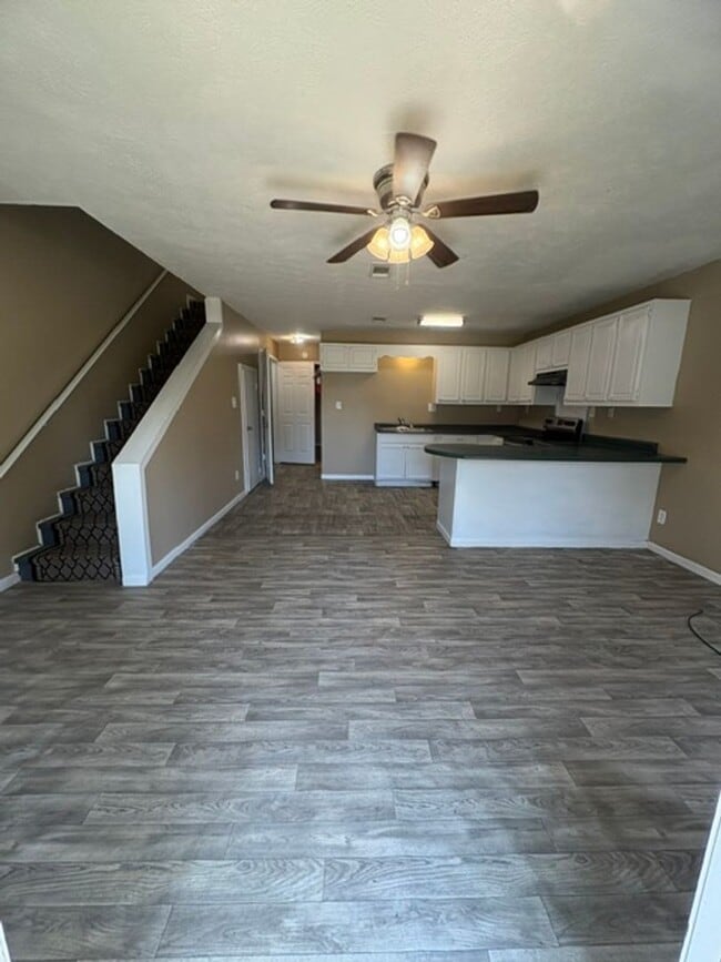 Building Photo - Renovated 3 Bedroom 2 Bath Home for Rent!!