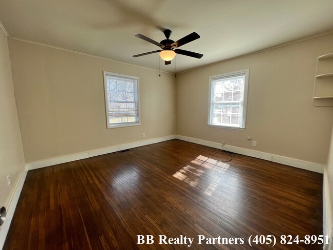 Building Photo - 312 S Florence Ave