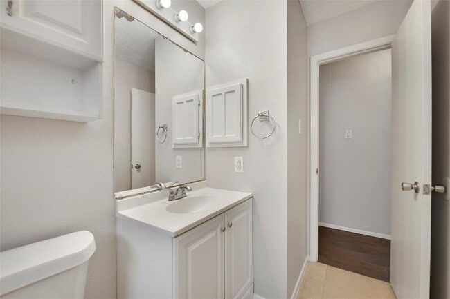 Building Photo - 2502 Ewell Dr