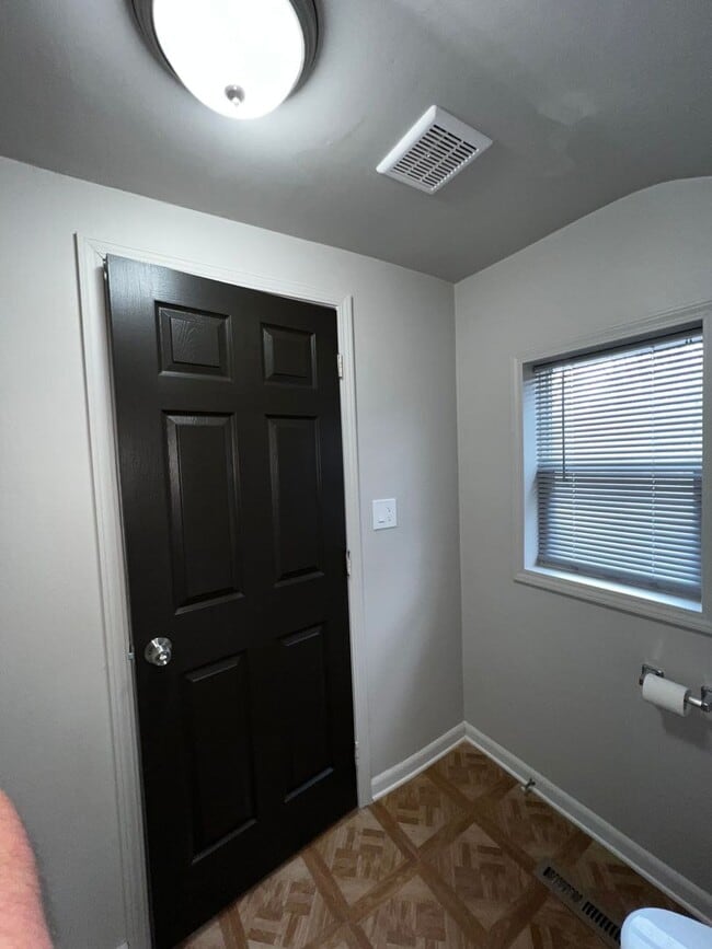 Building Photo - 1111 S Main St