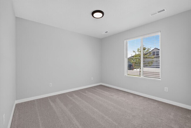 Building Photo - Brand New 4bd/2ba Single Level Nampa Home w/3-Car Garage