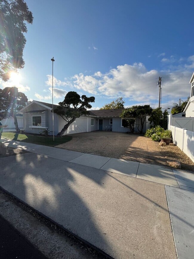Building Photo - STUNNING 3BD/2BA ON CORONADO ISLAND! -2 BL...