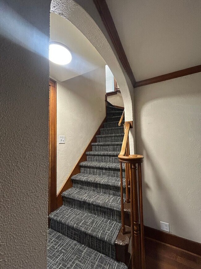 Building Photo - Charming 4BR House in Steubenville