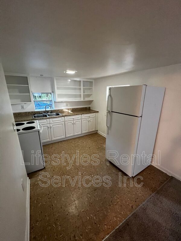 Building Photo - 3719 Mayflower St#C C