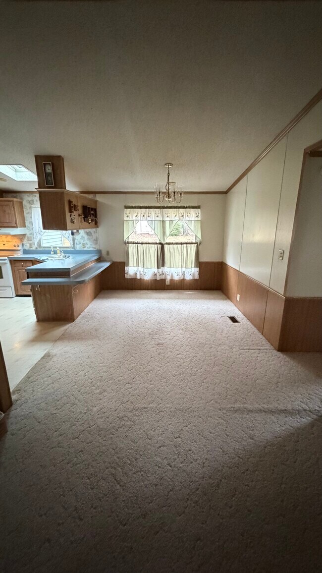 Building Photo - 629 Pine Hill Rd