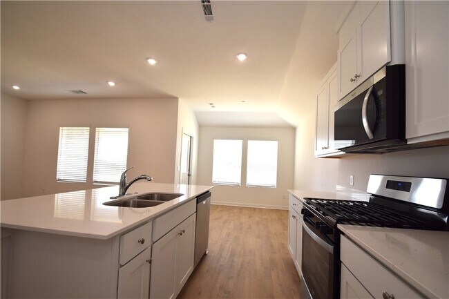 Building Photo - 572 Colorado St