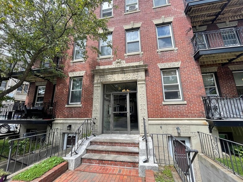 Building Photo - 10 Kinross Rd