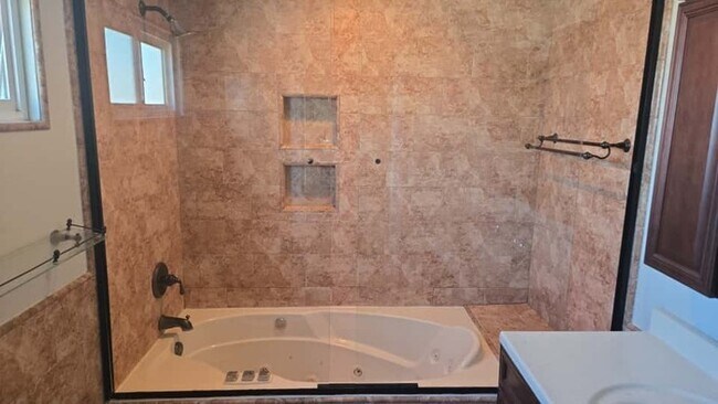 Building Photo - House for Rent