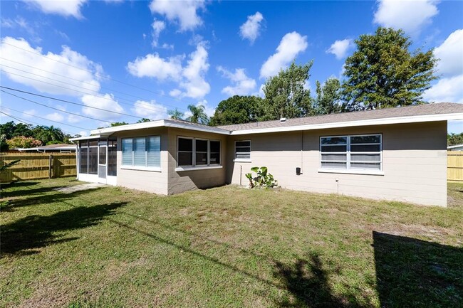 Building Photo - 1805 16th Ave Dr W