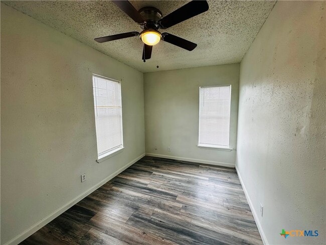 Building Photo - 714 S River St