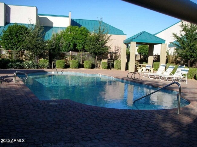 Building Photo - 1015 S Val Vista Dr