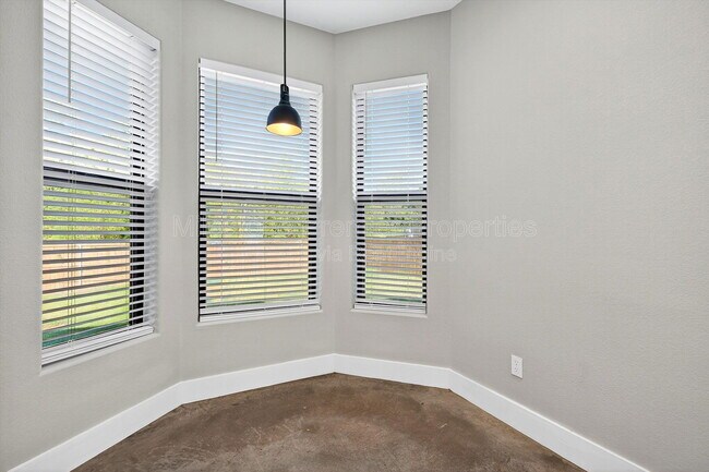 Building Photo - 1501 S 7th Ave