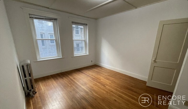 Building Photo - 143 Park Dr