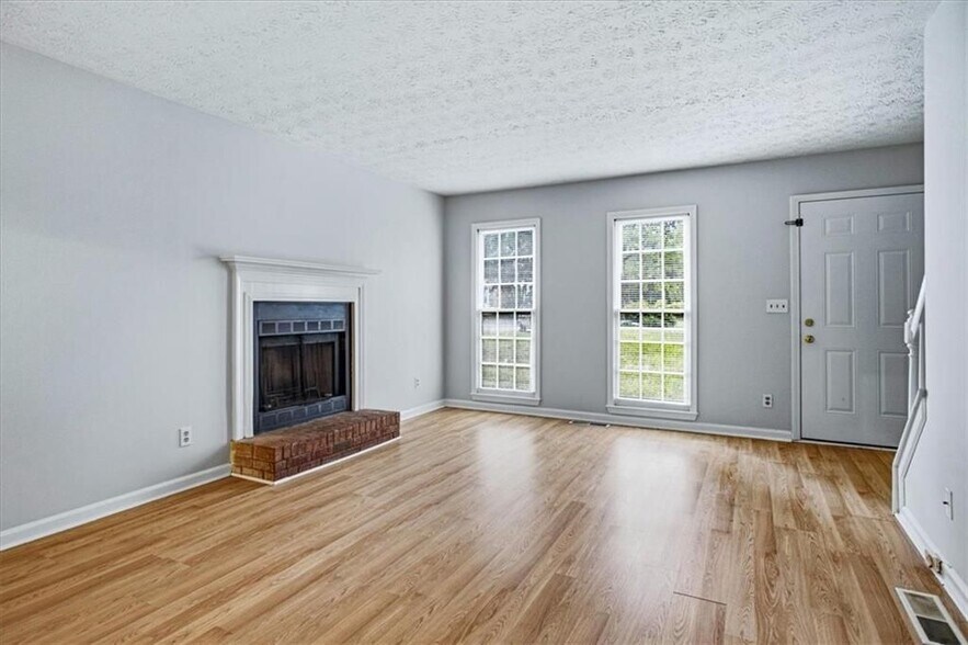 Building Photo - 1337 Sweet Pine Dr