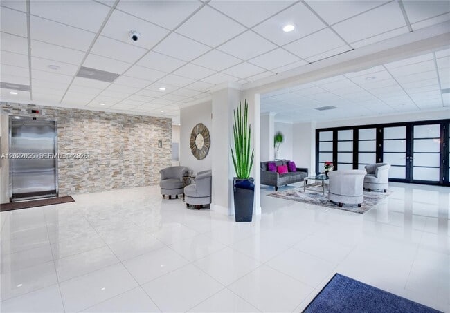 Building Photo - 2017 S Ocean Dr