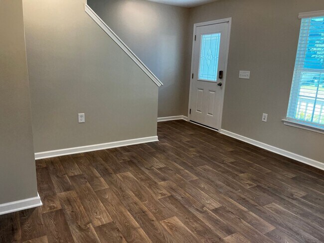 Building Photo - Ultra Spacious Living in Lake Tyler Subdivision