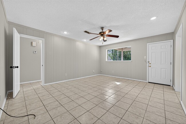 Primary Photo - 7230 Oak Village Dr