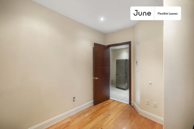 Building Photo - 235 W 109th St