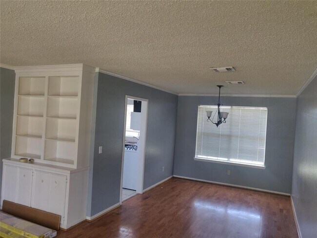 Building Photo - 9326 Silver Tip Dr