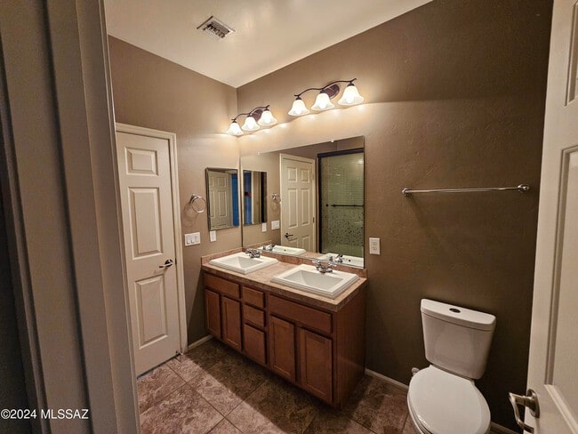 Building Photo - 6652 W Fishermans Dr