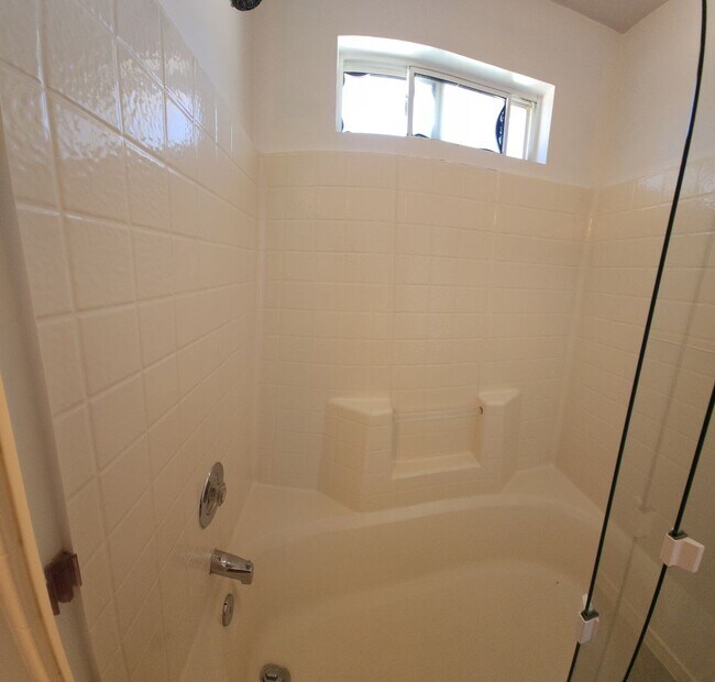 Building Photo - Fantastic home in the Arbors!