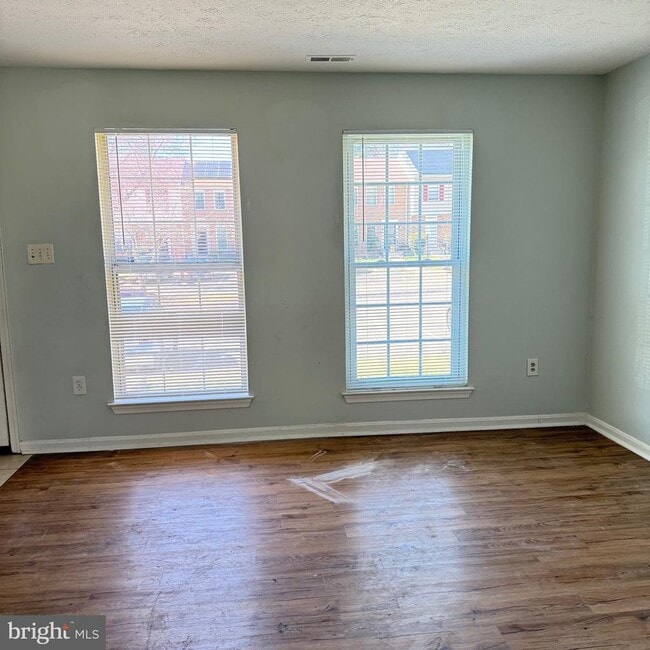 Building Photo - 2423 W Rosecroft Village Cir