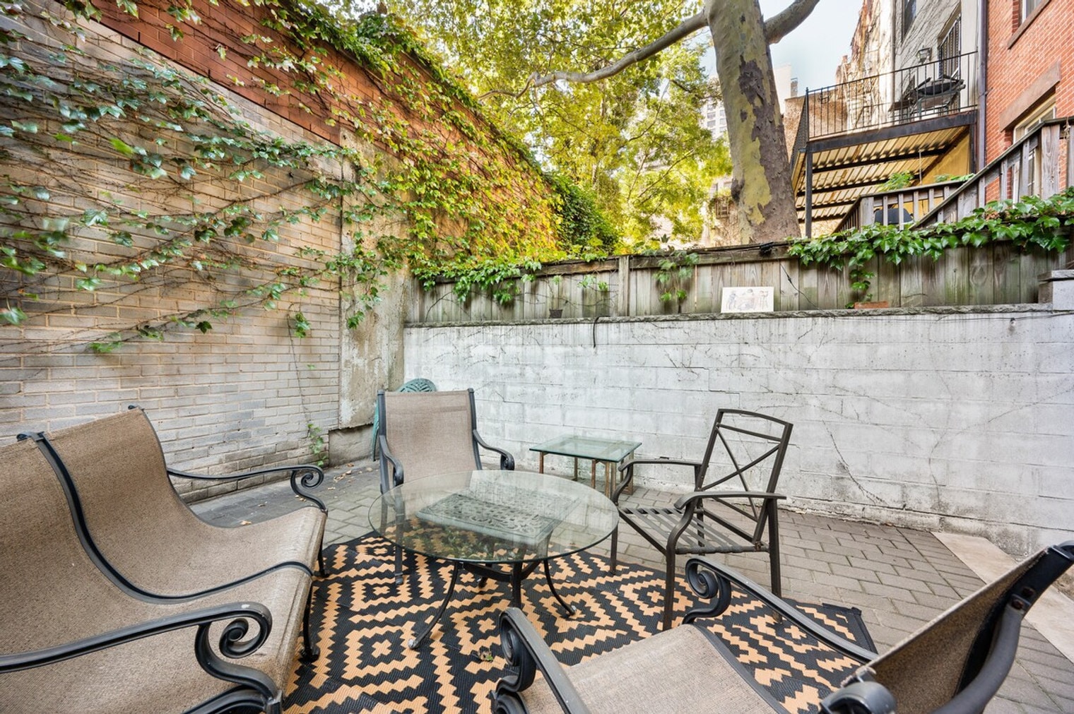 Building Photo - 252 E 33rd St