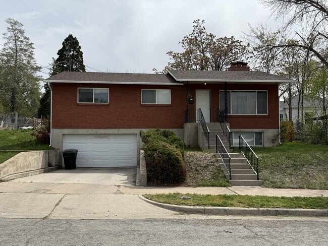 Primary Photo - 565 E 33rd St